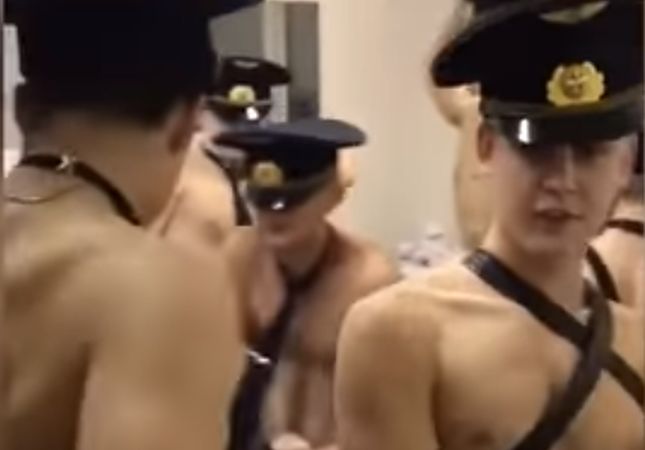 Курсантам ульяновского пилотного института грозит отчисление за танец в трусах под satisfaction (видео)