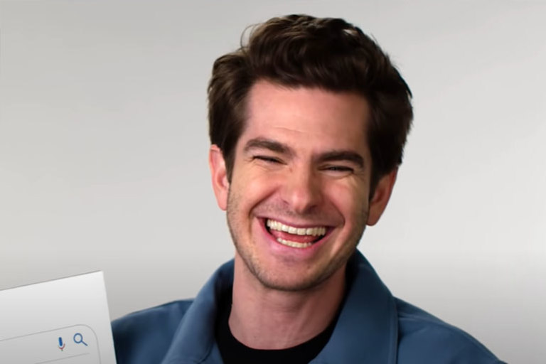 Эндрю Гарфилд смеется Andrew Garfield Laughing - мем с актером Эндрю Гарфилдом, чей смех миксуют с разными песнями Самая популярная версия - Crazy Frog