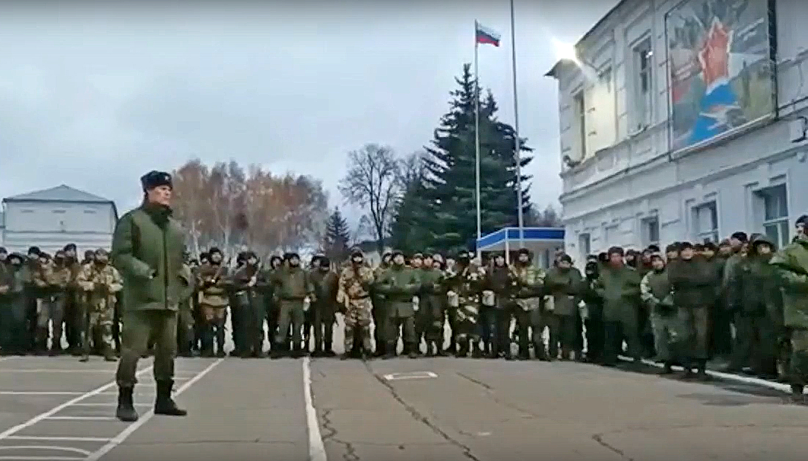 Енот из Херсона - серия мемов про енота, украденного российскими военными из зоопарка в Херсоне Поток шуток про енота длится уже несколько дней