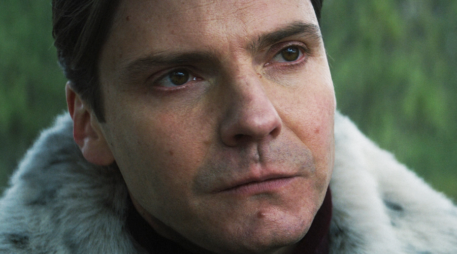 Falcon and winter soldier: daniel brühl reacts to zemo's dance memes