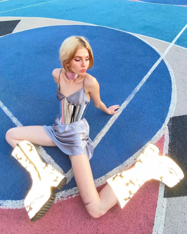 Алена Ефремова Кибербейби, Cyberbabe - девушка, избитая в прямом эфире стримером Андреем Буримом Mellstroy Пришла на выпуск Прямого эфира