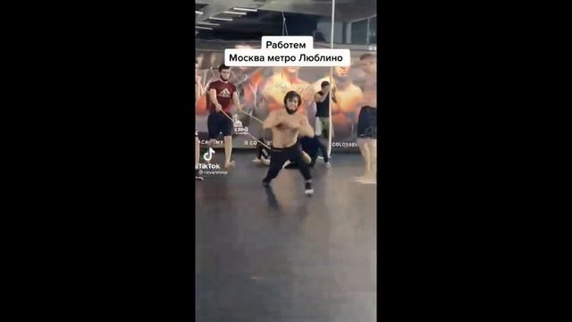 Пузатый маск, печальный макрон и «дарконы»: какими мемами рунету запомнился 2022-й