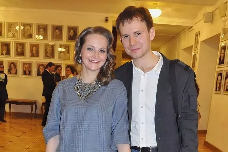 Яна сексте: «я всегда знала, что меня очень любит олег павлович табаков»