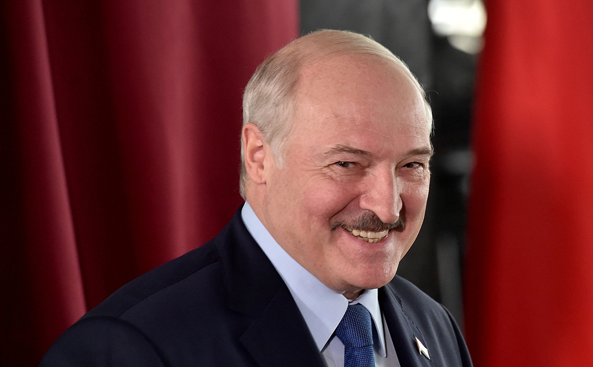 Лукашенко заявил, что на беларусь готовилось нападение: политик показал путину карту нападения 2022 и стал героем мемов